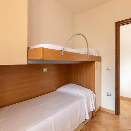 With Private Patio 아파트