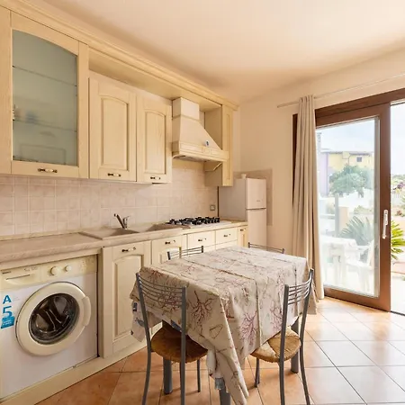 Daire In A Residence With A Private Patio And Air Conditioning *