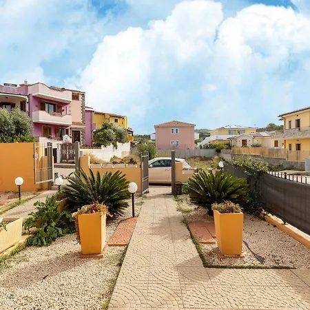 In A With A Private Patio And Air Conditioning Appartement *